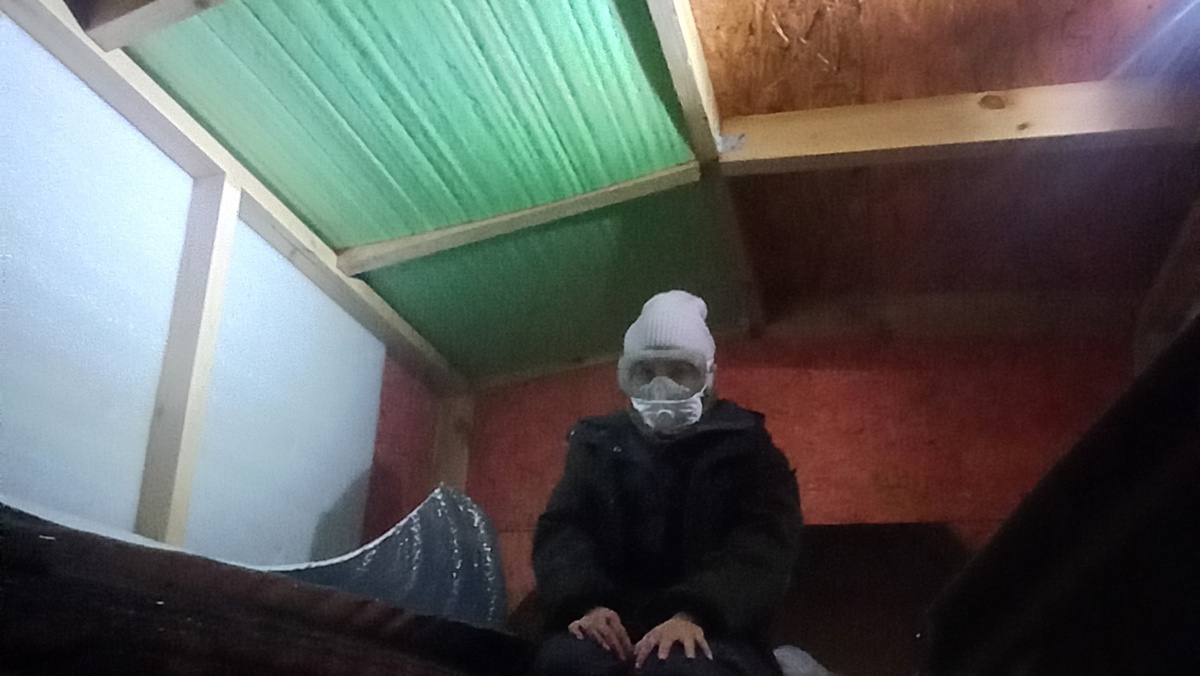 В процессе утепления зимнего домика