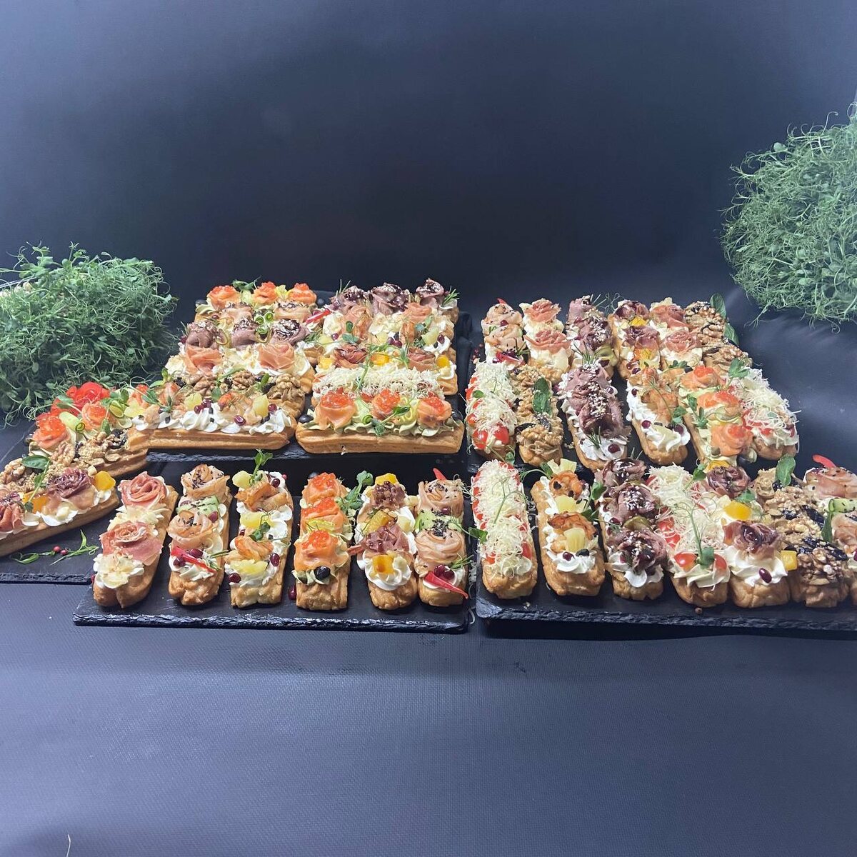 Закусочные эклеры от "МясТорт" покорили сердца сотен заказчиков.