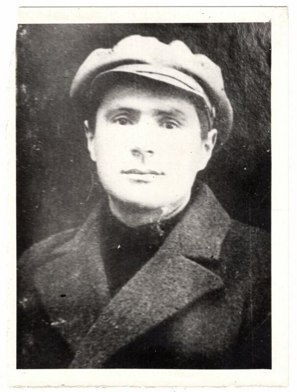   
Фотопортрет. Гольдфингер Август Францевич, венгерский военнопленный, участник Гражданской войны, командир интернационального кавалерийского отряда из бывших военнопленных на Уссурийском фронте, участник партизанской борьбы в Приамурье и Забайкалье (1918-1921 годы.). 1920-е годы.