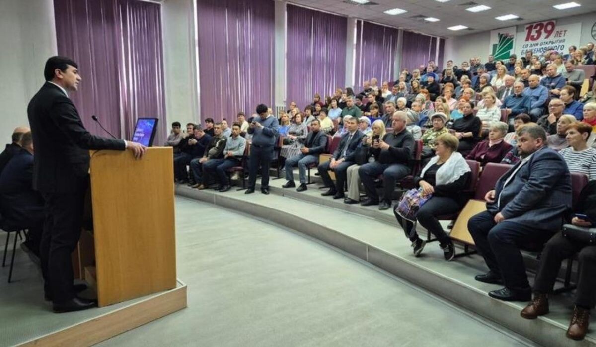     Совещание. Источник: midural.ru Автор фото: Пресс-служба правительства Свердловской области