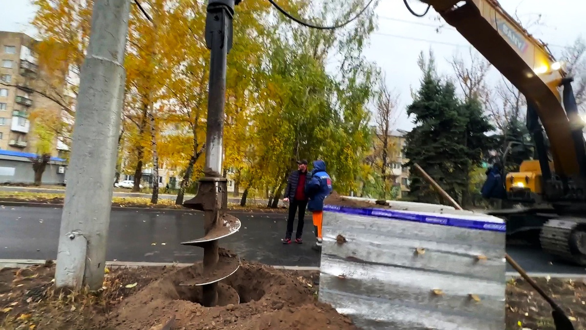    Югорчане установят более сотни опор освещения на трассе Макеевка - Ясиноватая