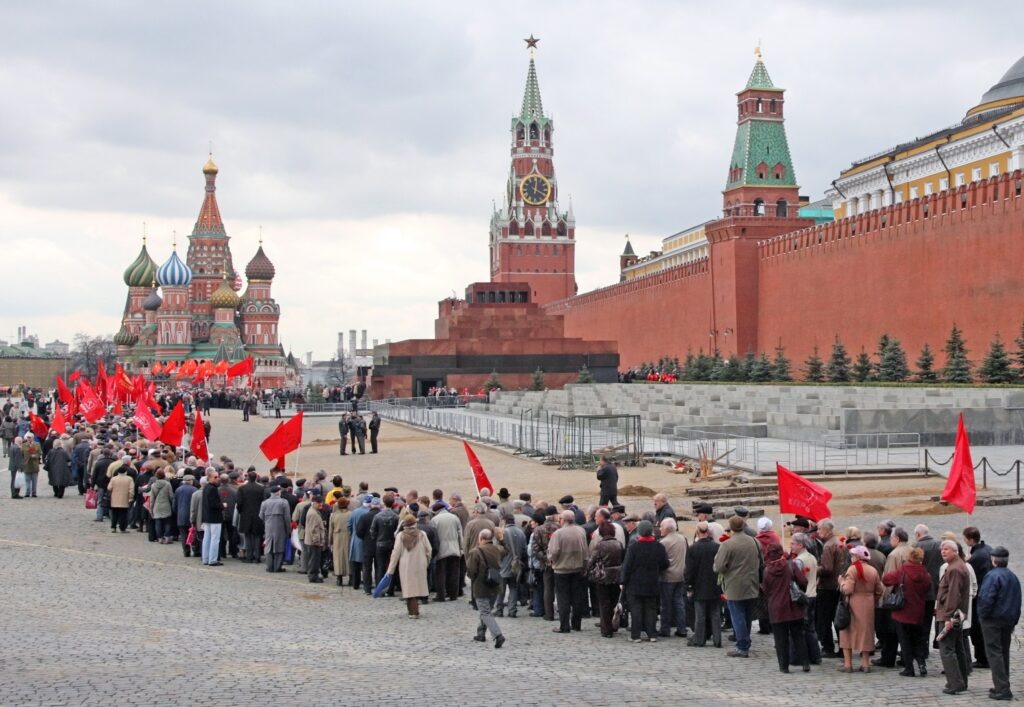 По логике некоторых коммунистов, чем быстрее всё это запретят, тем мощнее станет пролетарская борьба. Фото с сайта RKRP.SU