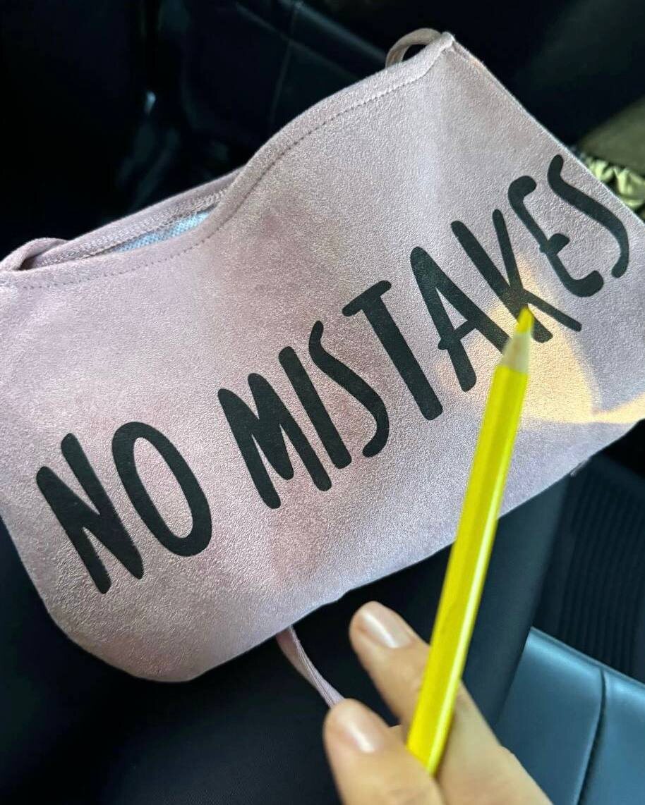 Ирина Шейк в образе карандаша на Хэллоуин 2024 года