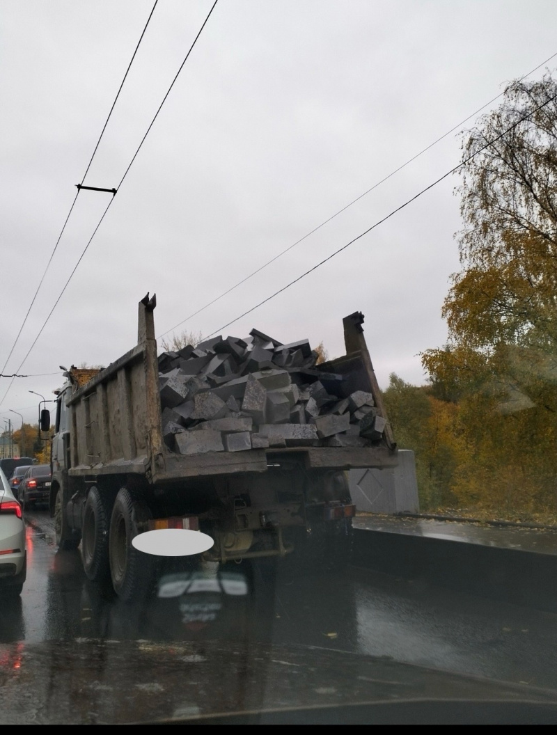    Водителя грузовика оштрафовали после сообщения от жителя ПетрозаводскаГАИ Карелии