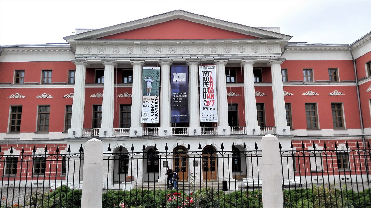 Парадный фасад главного дома, современный вид