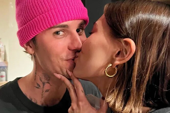     Хейли и Джастин Бибер показали первые семейные фото с новорожденным сыном