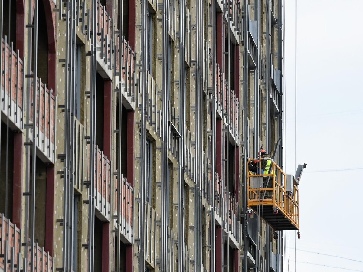    Строительство многоэтажного жилого дома© РИА Новости / Павел Бедняков