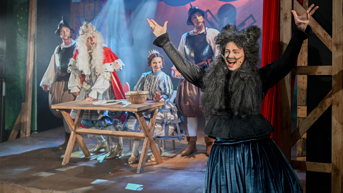 Музыкальная сказка «Кот в сапогах» // Фото с сайта крымского ТЮЗа