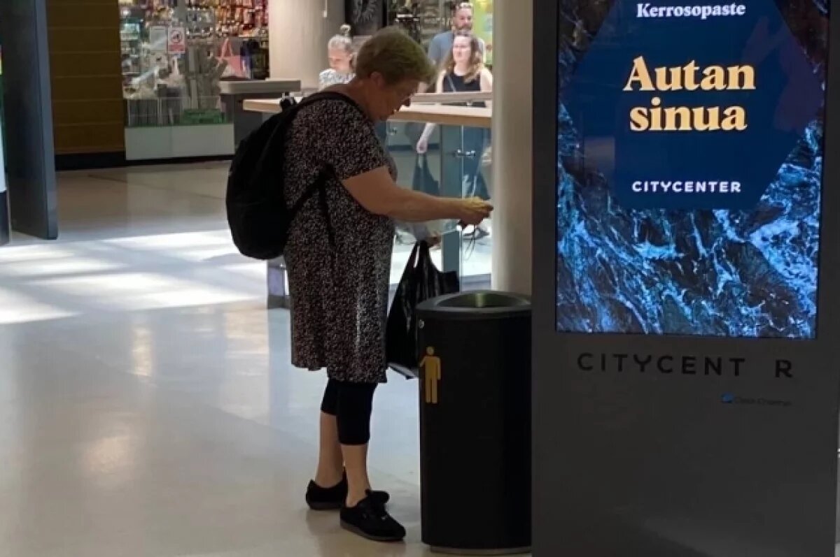    Журналист Хейсканен показал, как финские пенсионеры ищут бутылки в мусорках