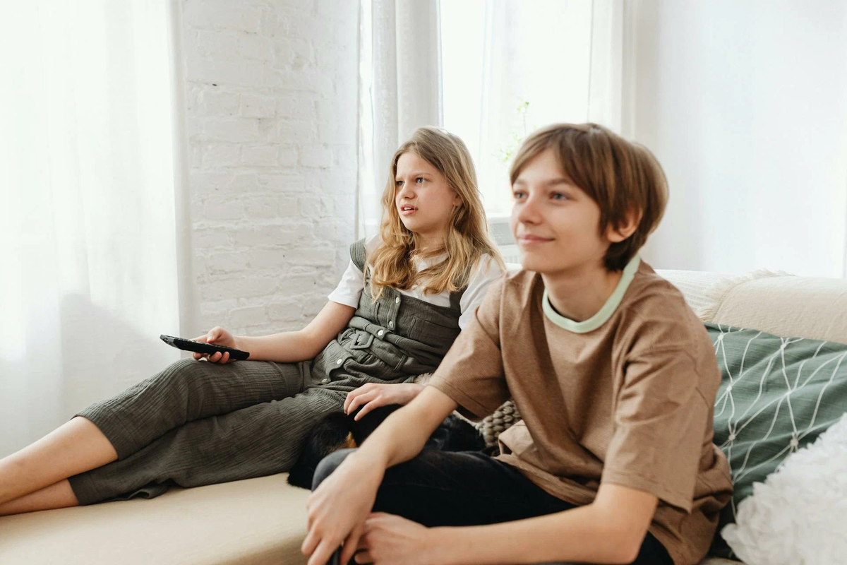 С уверенным знанием английского дети смогут смотреть в оригинале то, что им интересно, и интуитивно учиться правильному произношению и интонациям