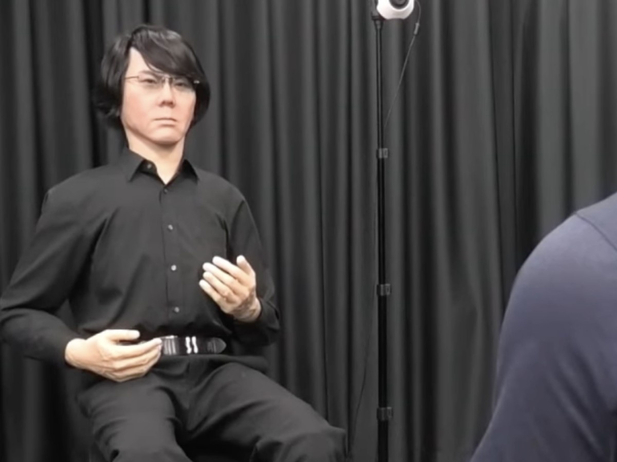    Японский инженер создал шесть роботов-клонов самого себя