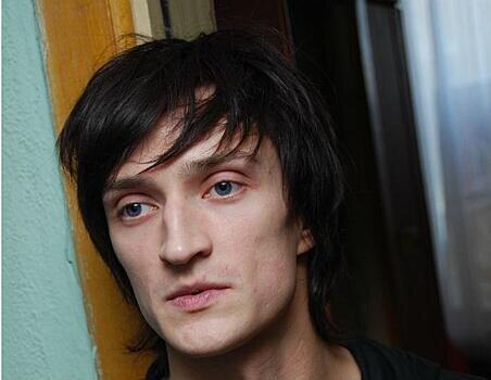 - За кругленькую сумму ваша секретарша столкнулась с Хрусталевым и помогла его телефону разбиться. 