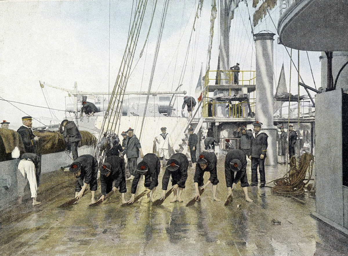  Мытье палубы на французском военном корабле. Конец XIX  в. Источник изображения: www.meisterdrucke.ie