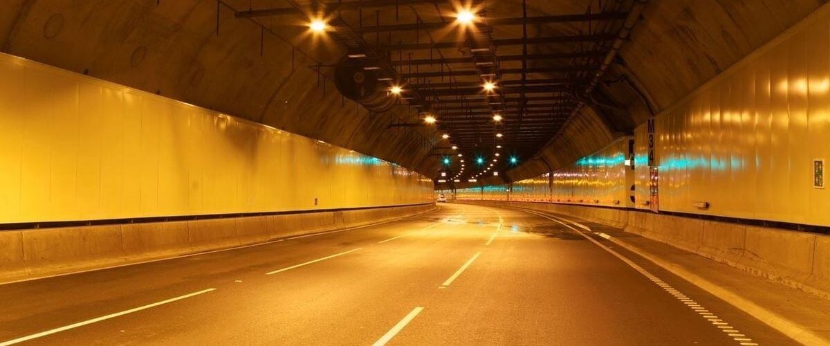 РЕМОНТ ТОННЕЛЯ НА ПИТЕРСКОМ КАД ПРОДЛИЛИ ДО 20 НОЯБРЯ