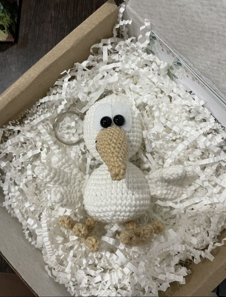 Купила себе эту Белую ворону. Будет на моём рюкзаке 😍