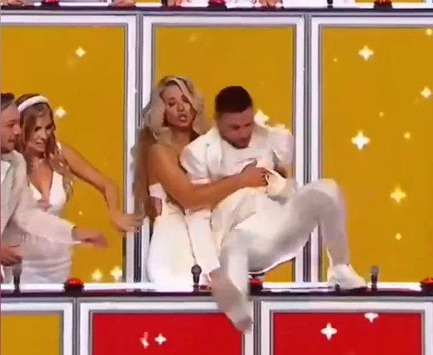 Лазарев прыгает по стене