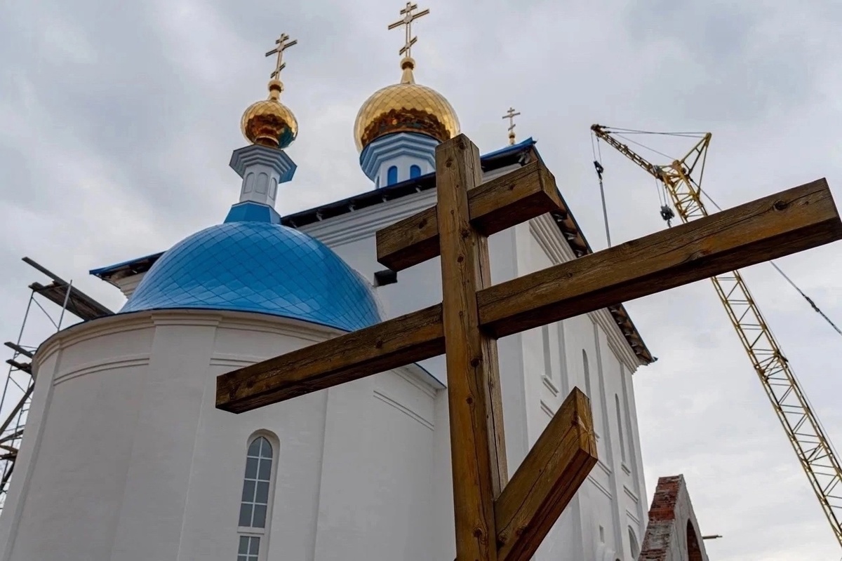    В Нягани завершают уличные работы на стройплощадках храма и мечети