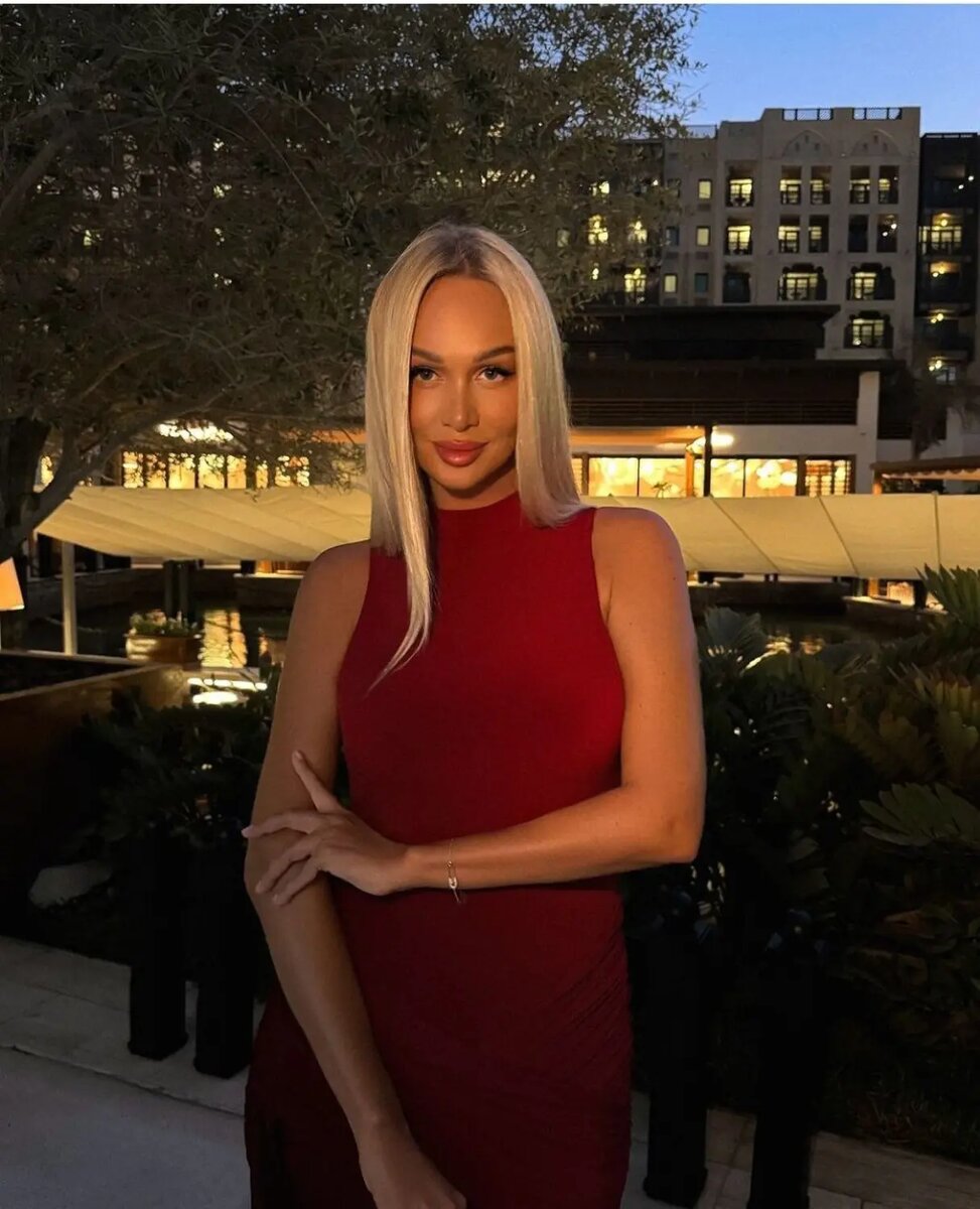    Виктория Лопырёва