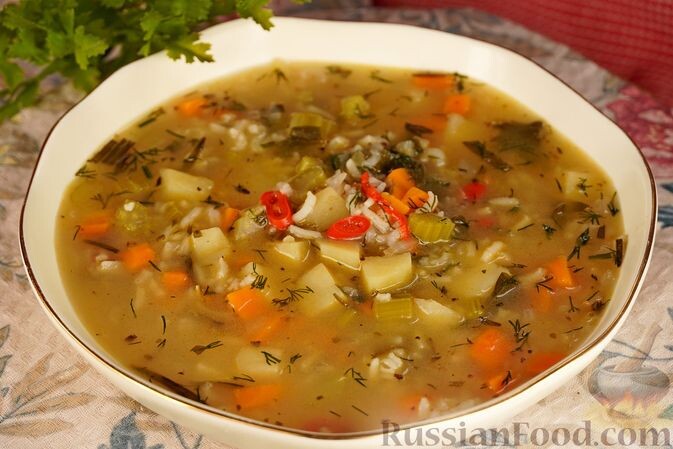 картофель, сельдерей черешковый, рис, морковь, лук репчатый, перец острый, масло сливочное, розмарин, кориандр молотый, соль, перец чёрный молотый, перец душистый горошком, лавровый лист, зелень укропа