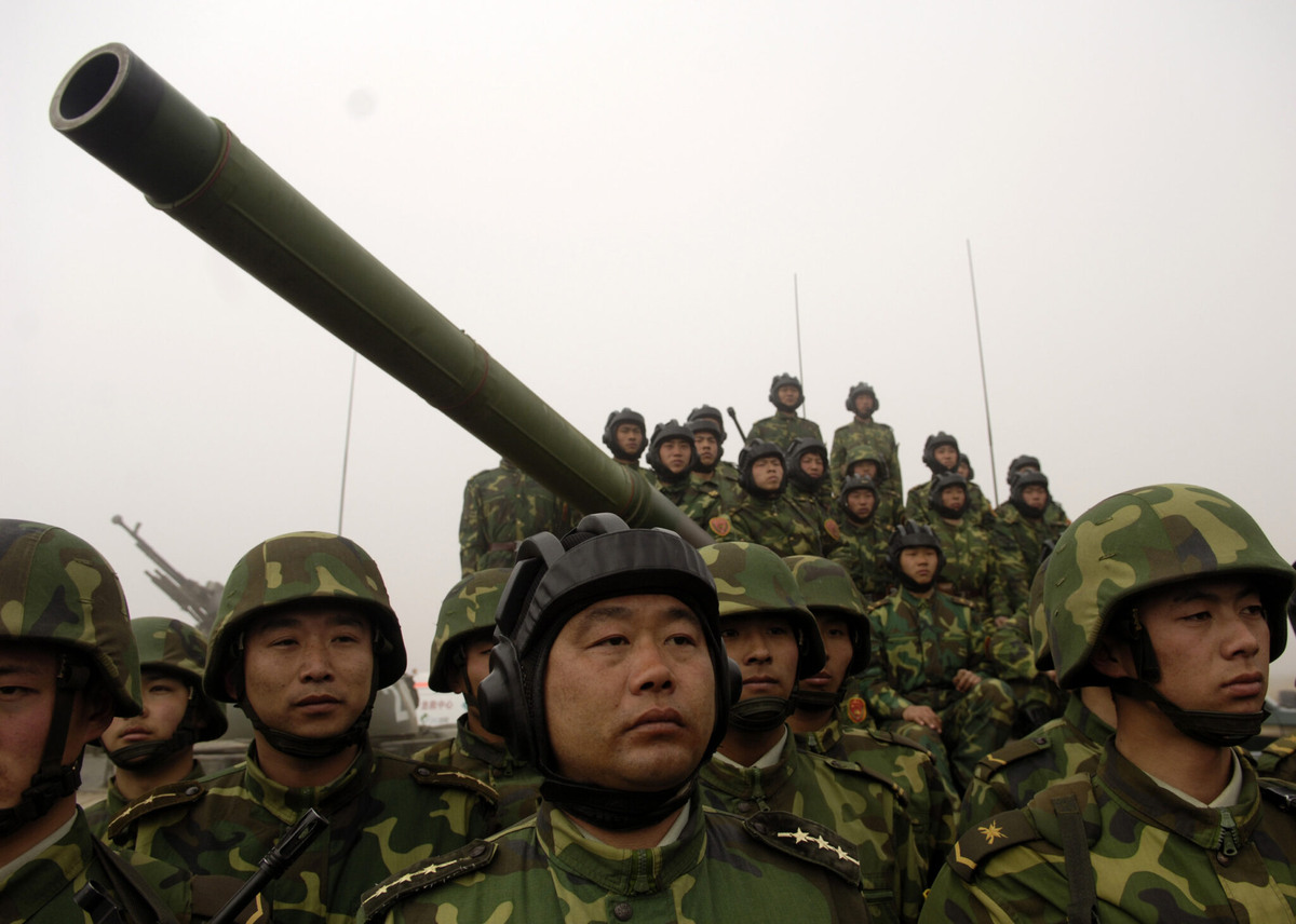    Chinese tanker soldiers with the People's Liberation Army listen as the Chairman of the Joint Chiefs of Staff, Marine Gen. Peter Pace, provides his reactions and impressions to their demonstrations at Shenyang training base, China, Mar. 24, 2007. DoD photo by Staff Sgt. D. Myles Cullen (released) alblum_new