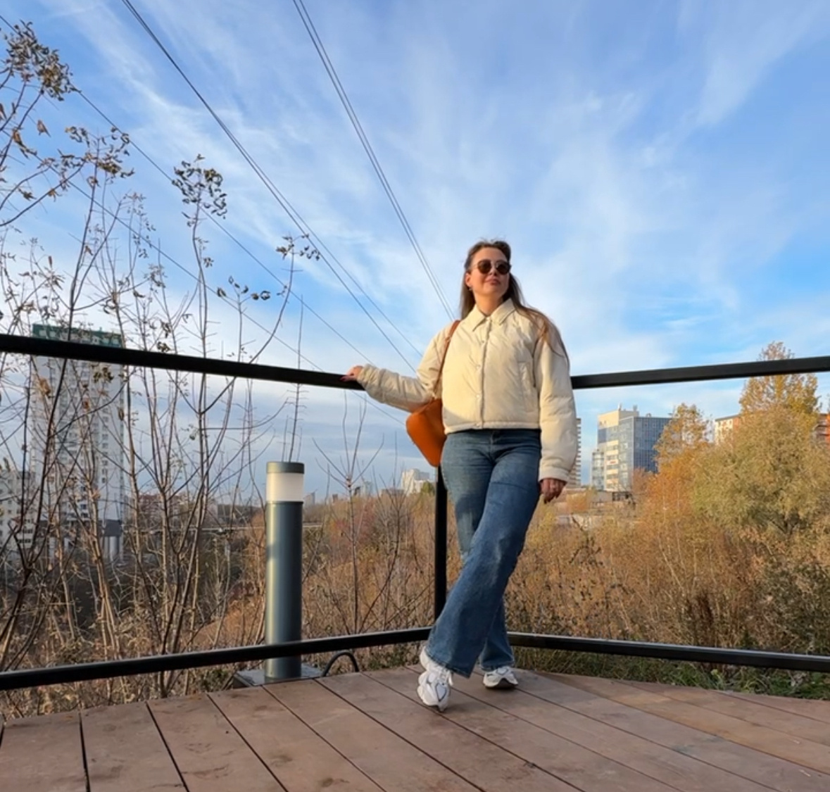 Проверяйте количество свободной памяти в телефоне и уровень заряда, по пути будет много смотровых, захочется щелкнуться))