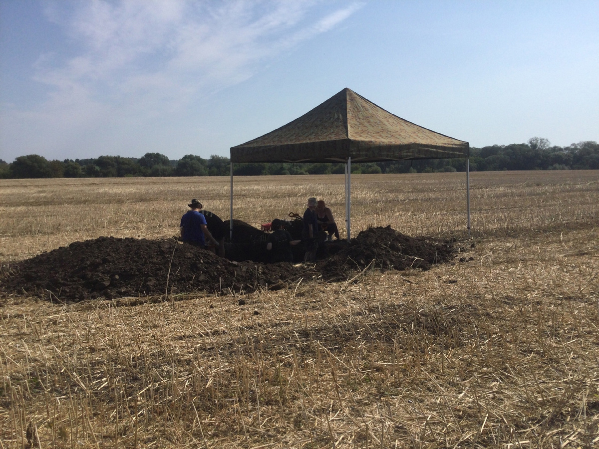 От палящего летного солнце неплохо спасал тент