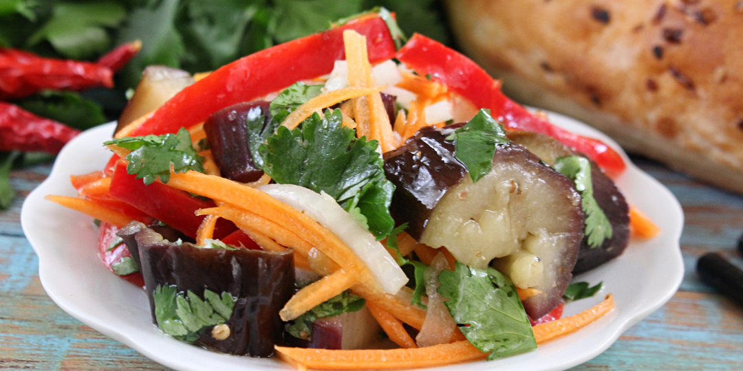 Вкусный овощной салат с баклажанами по-корейски