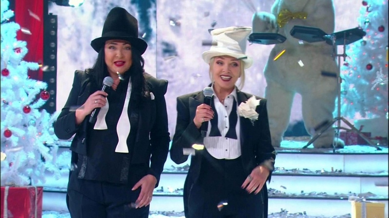 Этих дам в наступающем году мы не увидим, что ж, "С Новым Счастьем!"