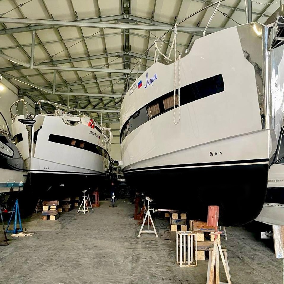 Яхты «Кристи» и «Мария» в эллинге яхт-клуба «Старая пристань» г. Самара