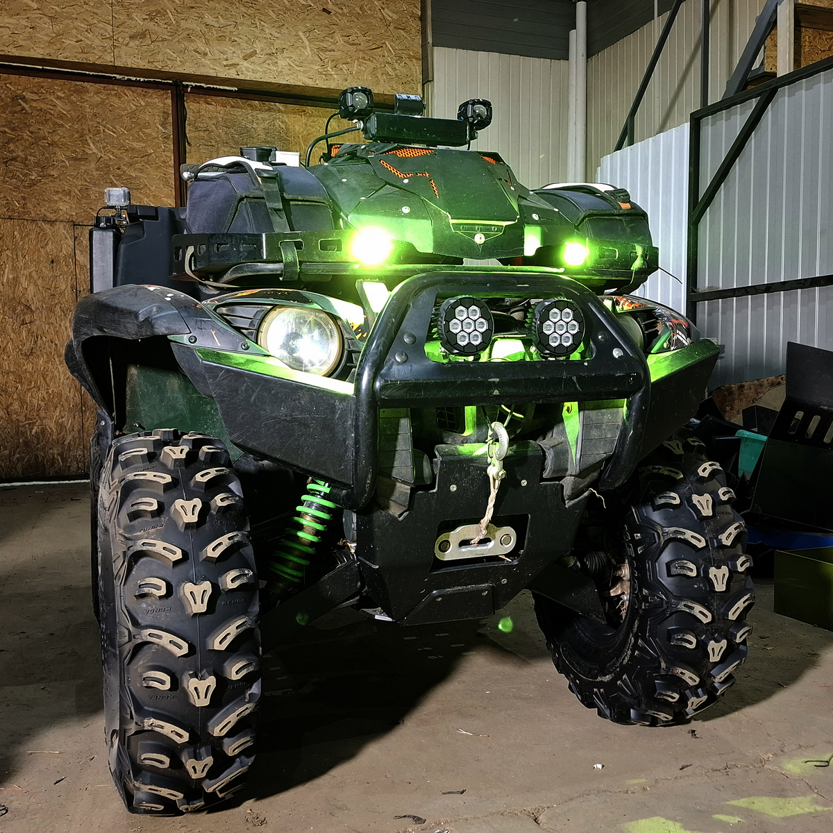 Зеленые фары Термит серии EXTRA 300 на квадроцикле Yamaha Grizzly