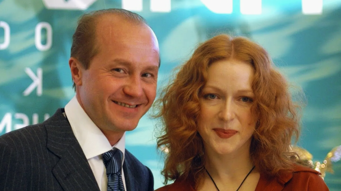 на фото Андрей Панин и Наталья Рогожкина 