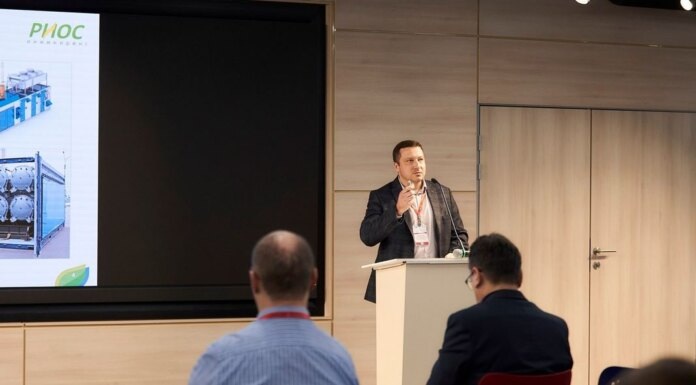    Дмитрий Голинский предложил альтернативный подход к строительству мини-НПЗ. Фото предоставлено оргкомитетом конференции «Динамические процессы в каталитических структурах». Автор - Бато Дамдинов