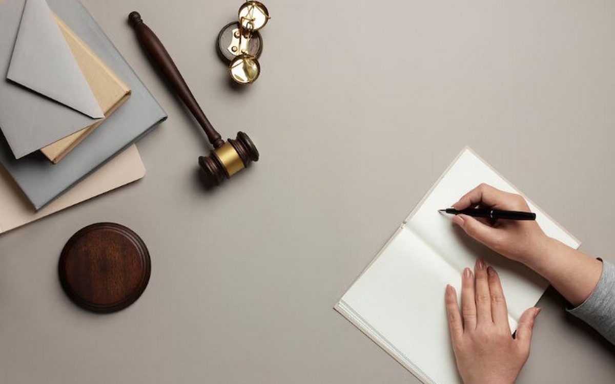    Начальнику цеха липецкой колонии, откуда сбежали заключенные, предъявили обвинение Freepik