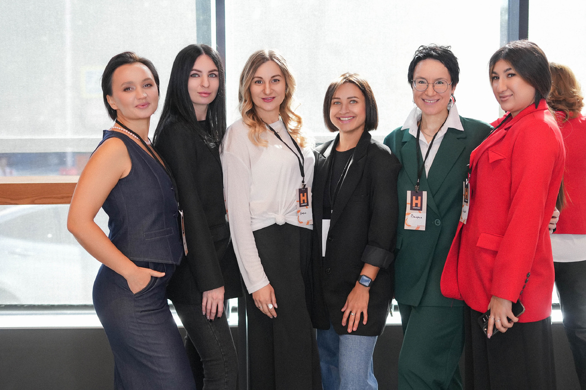 Страх проявляться в соцсетях: как преодолеть барьеры и начать действовать?

В современном мире социальные сети стали неотъемлемой частью нашей жизни. Они открывают перед нами безграничные возможности для продвижения бизнеса, создания личного бренда и взаимодействия с аудиторией. Однако многие из нас сталкиваются с одним из самых распространенных страхов — страхом проявляться в социальных сетях. В этой статье я расскажу, как преодолеть этот страх и начать уверенно двигаться к своим целям.

Почему возникает страх проявляться в соцсетях?

1️⃣ Страх оценки. Мы боимся, что наши мысли и идеи будут подвергнуты критике. Это нормально — каждый из нас хочет быть принятым и понятым. Однако важно помнить, что критика — это не всегда плохо. Она может стать источником полезной обратной связи.

2️⃣ Сравнение с другими. В социальных сетях мы часто видим успехи других людей, иногда это может вызывать чувство неполноценности. Но стоит понимать, что каждый из нас проходит свой путь, и сравнивать себя с другими — неэффективная стратегия.

3️⃣ Сомнения в контенте. Действительно ли нужно людям то, что мы публикуем. Мы можем сомневаться в качестве нашего контента или в том, насколько он интересен для аудитории. Однако именно уникальность и искренность привлекают людей. Не бойтесь делиться своими мыслями и опытом — это именно то, что делает вас уникальным.

Так как же преодолеть страх проявляться в соцсетях?

1. Начните с малого. Не обязательно сразу публиковать большие и сложные посты. Начните с простых мыслей, вопросов или даже репостов интересного контента. Постепенно вы будете чувствовать себя увереннее. С видео тоже самое, не надо покупать дорогие интервью, снимите себя на телефон, поделитесь мыслями и ощущениями 

2. Определите свою целевую аудиторию. Понимание, кто ваши подписчики, поможет вам создавать то, что нужно. Это снизит уровень тревоги и даст вам уверенность в том, что ваш голос будет услышан.

3. Общайтесь с аудиторией. Это пожалуй сейчас самое важное, человеку нужен человек и я не устану это повторять. Взаимодействие с подписчиками поможет вам лучше понять их потребности и интересы. Ответы на комментарии, вопросы и опросы создадут ощущение сообщества и снизят страх.

4. Преодоление страха через действие. Самый эффективный способ преодолеть страх — это действовать. Чем больше вы будете публиковать, тем меньше будет ваш страх. Помните, что ошибки — это часть процесса обучения. И вас за это никто не накажет. Это просто практика 

Страх проявляться в социальных сетях — это нормальное явление, оно точно было у каждого в начале пути. Преодолевая этот страх, вы открываете для себя новые возможности для развития себя, как личности и продвижения своего бизнеса. Начните с малого, общайтесь с аудиторией и не бойтесь делиться своими мыслями. Помните, что ваша уникальность — это ваш главный актив. Верьте в себя и действуйте, и успех не заставит себя ждать!