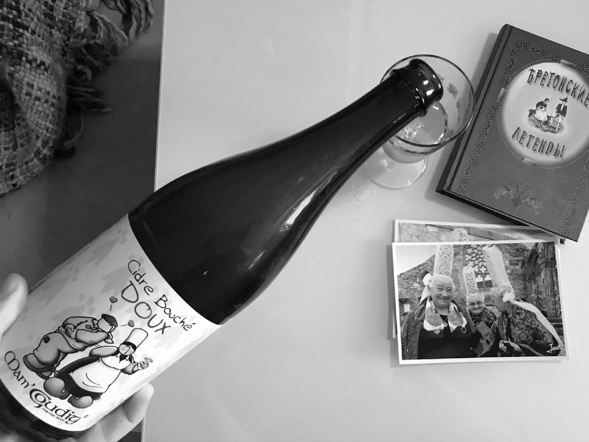 Бутылка сидра, который хорошо сюда подходит благодаря этикетке // Из личного архива