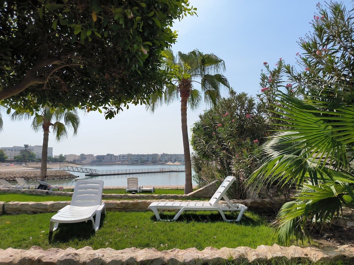 Пустынные осенне-зимние пляжи. Но я то тут как тут, просто за кадром.