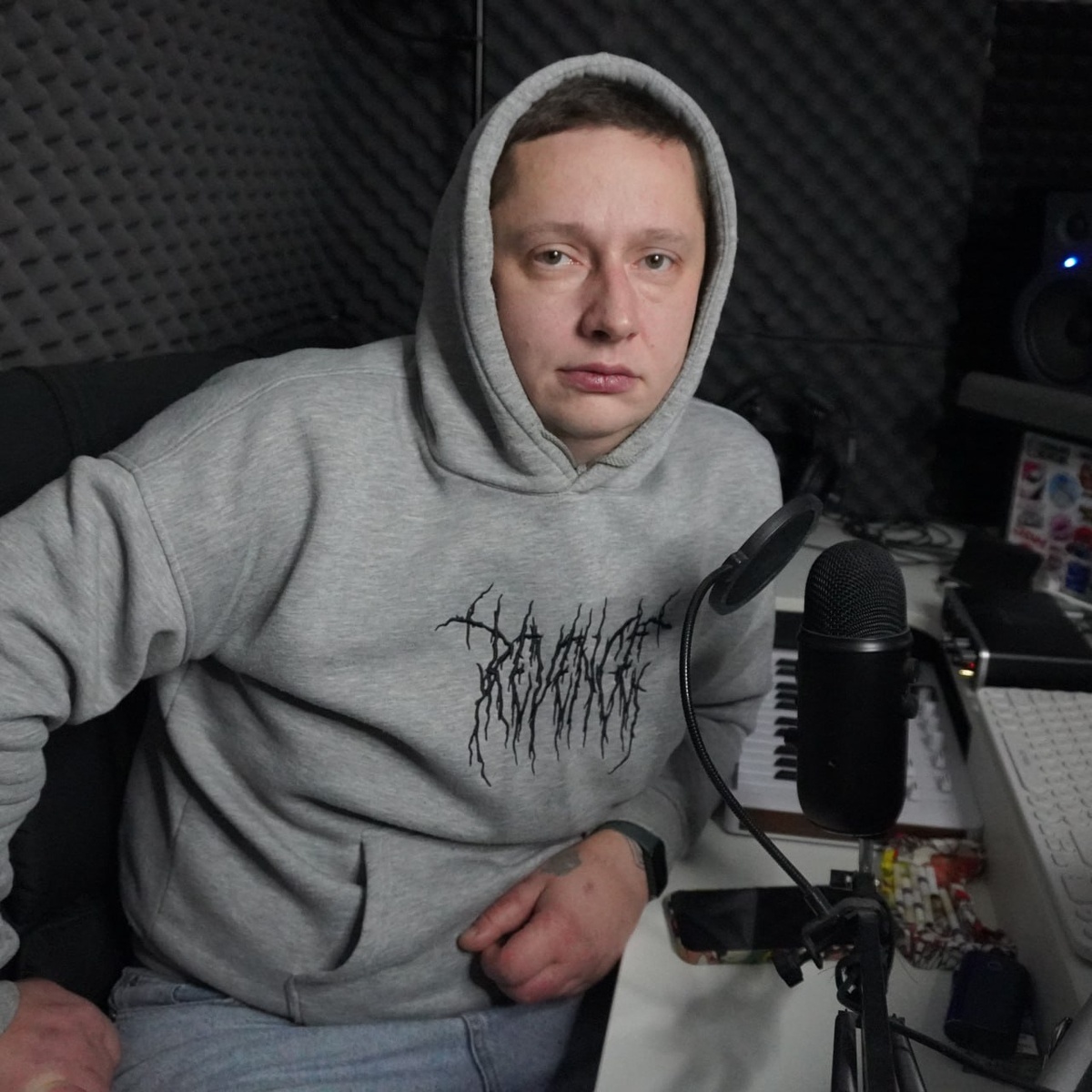 На собственном примере Я понял, как творчество и занятие любимом делом, помогают мне оставаться трезвым. Каждый новый день хочется делать музыку, писать новые треки и снимать выпуски, быть полезным обществу и быть услышанным, это один из самых мощных рычагов поддержание моей трезвости, на данный момент.