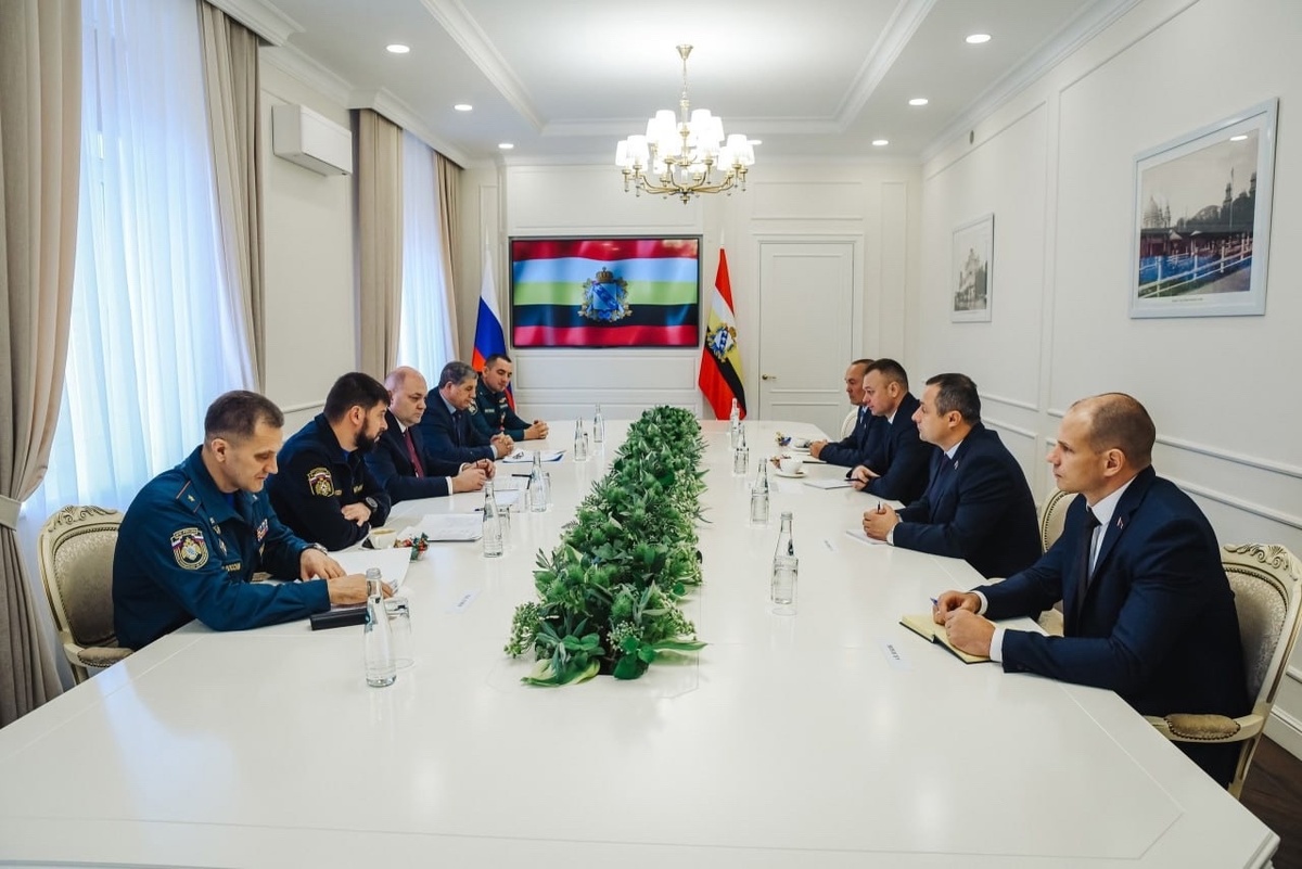    Губернатор Курской области провел встречу с представителями МЧС Республики Беларусь