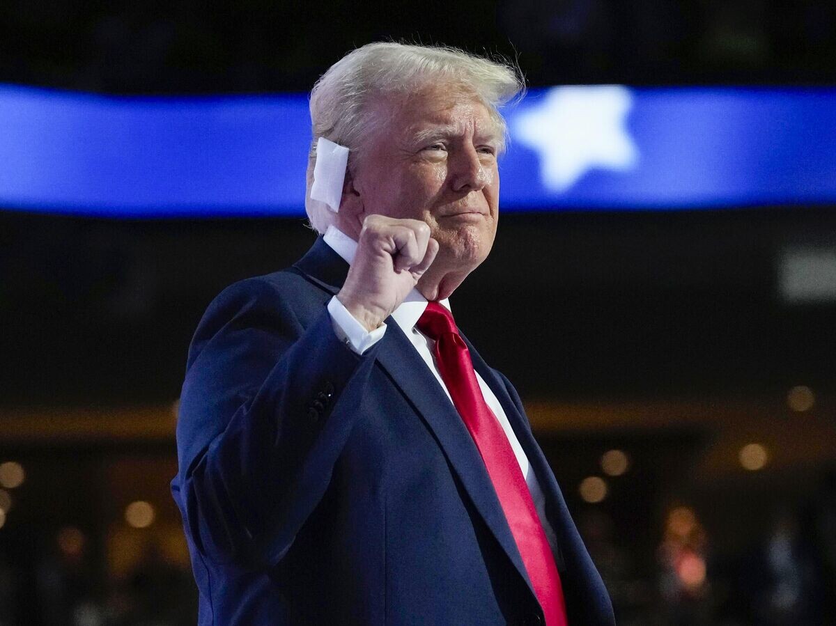    Кандидат в президенты от Республиканской партии, бывший президент США Дональд Трамп выступает во время съезда Республиканской партии в Милуоки© AP Photo / Nam Y. Huh