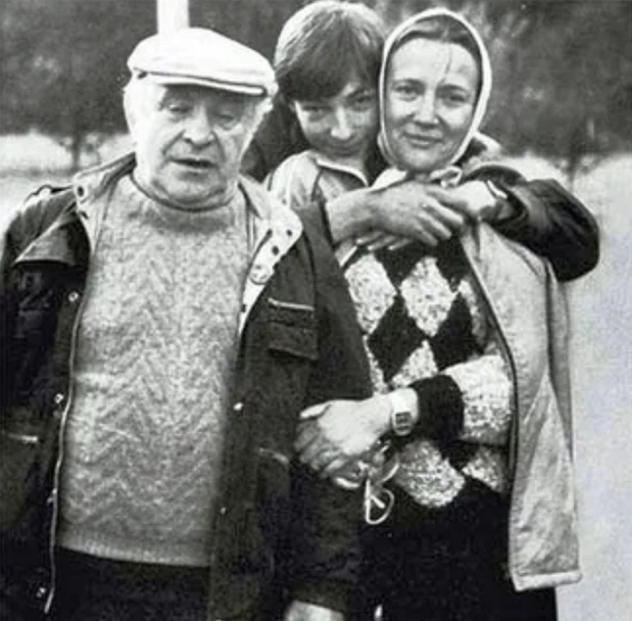  Елена Санаева воспитывала сына вместе с Роланом Быковым./Фото: 24smi.org