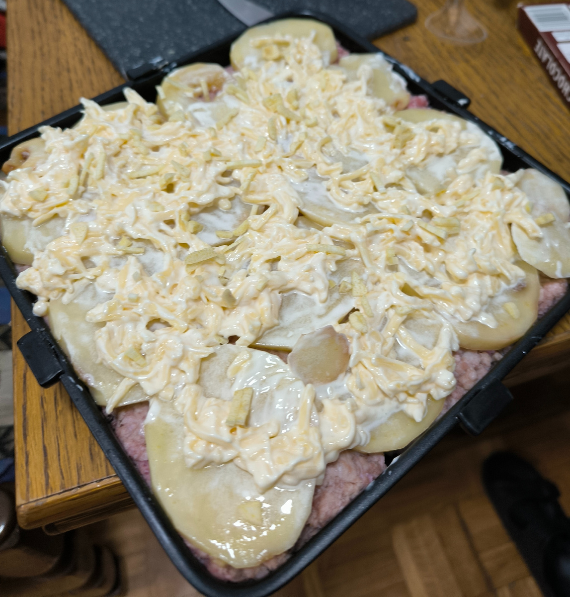 Картофельный гратен с мясом (фото после приготовления нет, потому что съели его моментально)