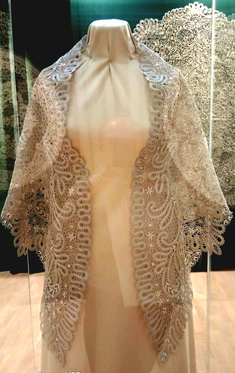 Накидка из вологодского кружевная.