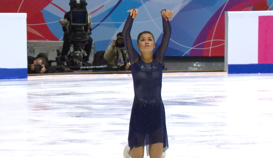 Аделия Петросян лидирует после короткой программы на этапе Гран-при России в Казани. Фото: Первый канал