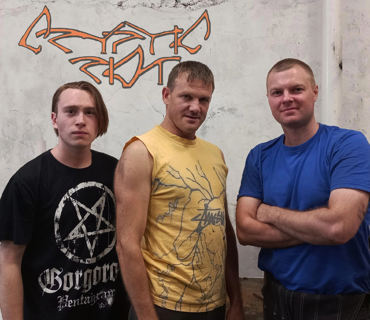 🇷🇺 Александр Суханкин (по центру) в составе группы "Cryptic Riot".