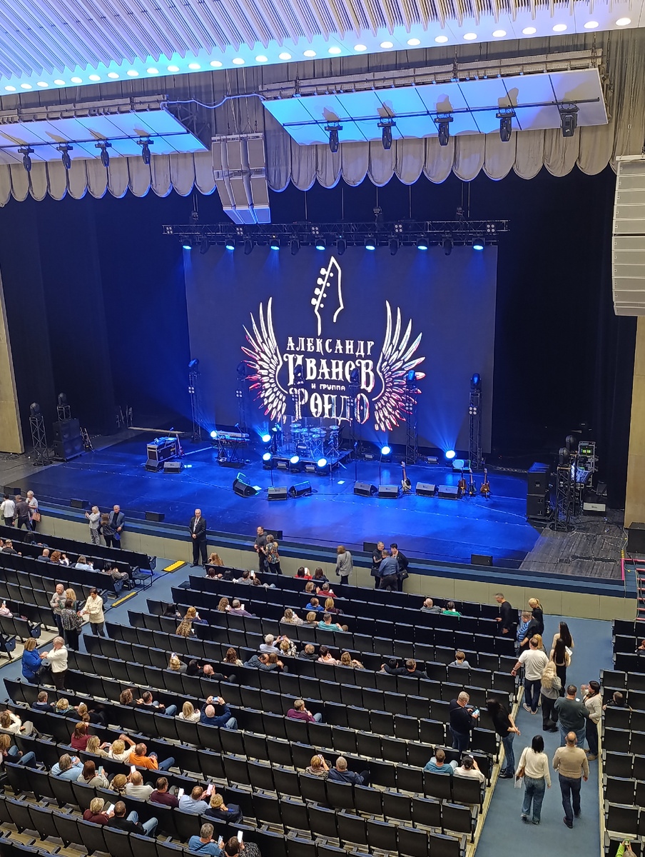 Фото  автора, как и все ниже. Зал перед началом. 