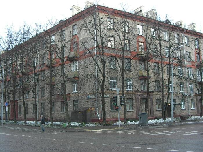 Улица Рыбалко, 9, - наш дом. Подъезды со двора. И балконы на 5-м этаже - тоже там. Источник http://photos.wikimapia.org/p/00/01/62/71/37_big.jpg.