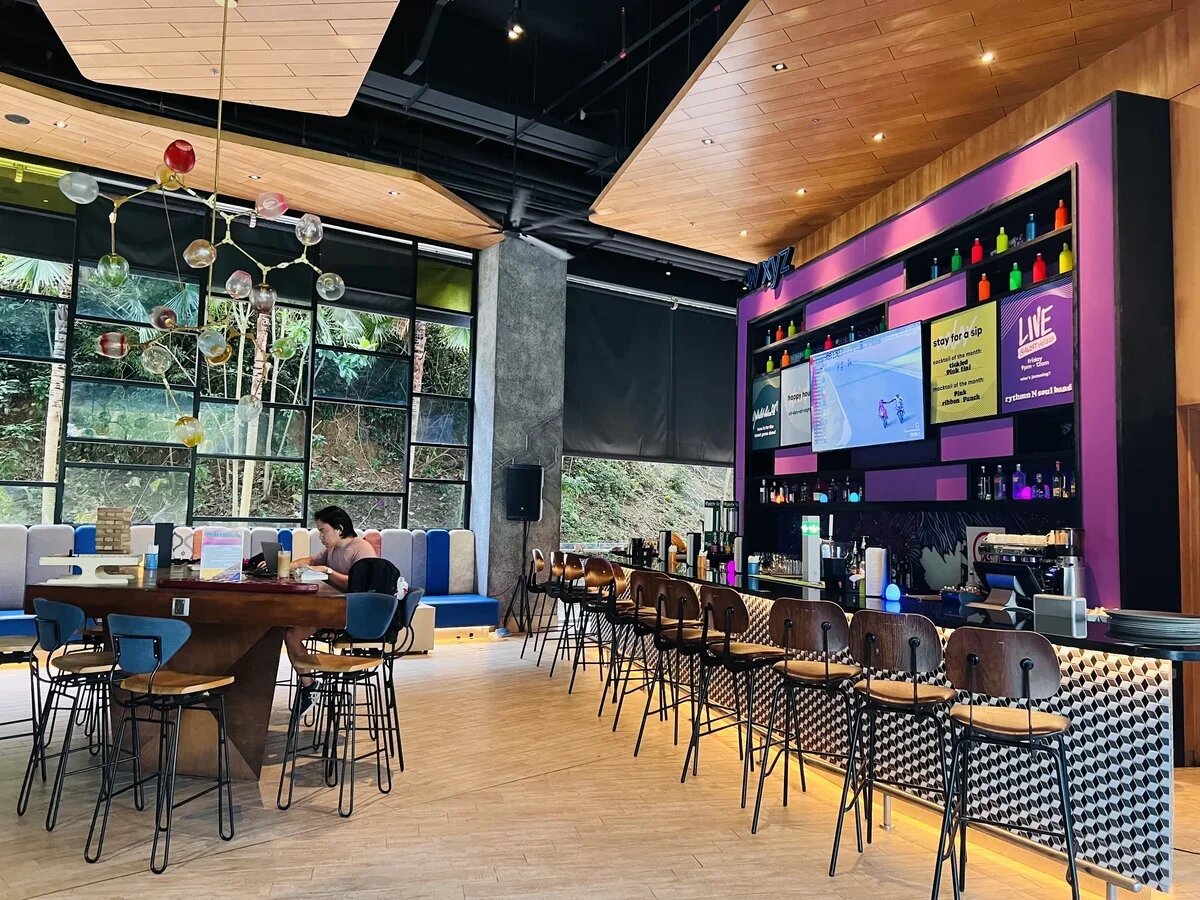    В лобби отеля Aloft Langkawi 4*. Лангкави, Малайзия. Фото: АТОР