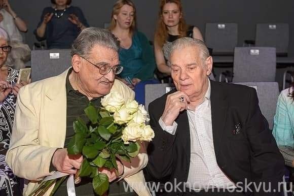 Леонид Зорин и Владимир Андреев на церемонии вручения драматургу независимой театральной премии имени Андрея Лобанова. 2015 г.