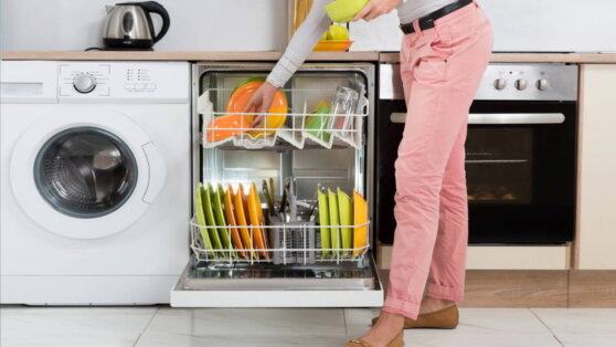    Как часто нужно чистить посудомоечную машину и что произойдет, если этого не делать: отвечают эксперты Алина Городниченко