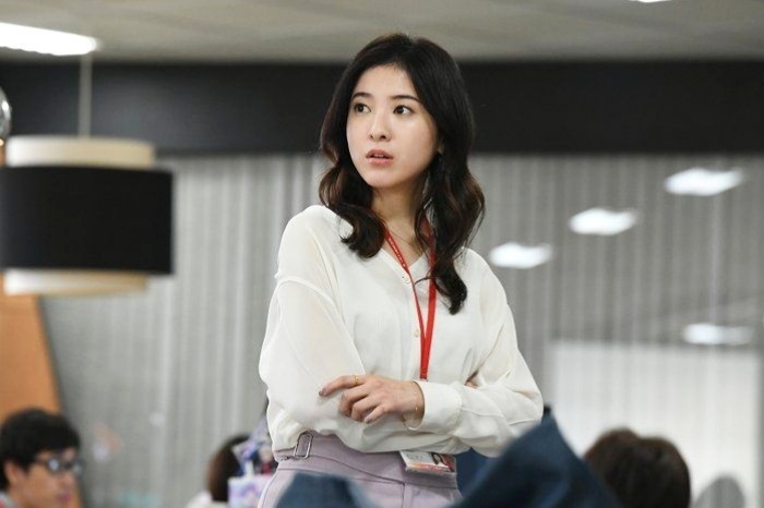 Кадр из дорамы "Никакой сверхурочной работы"